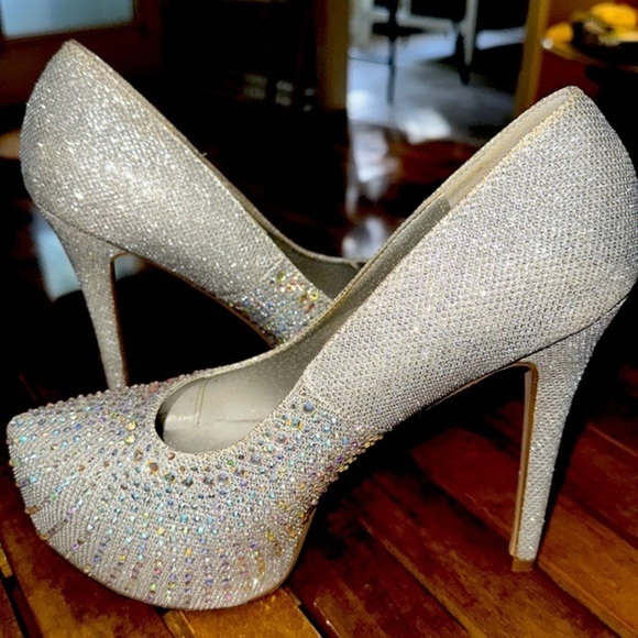 Dream Pairs Gorgeous Silver Rhinestone Heels Brides, Proms, etc. Size 10. EUC - Picture 4 of 5